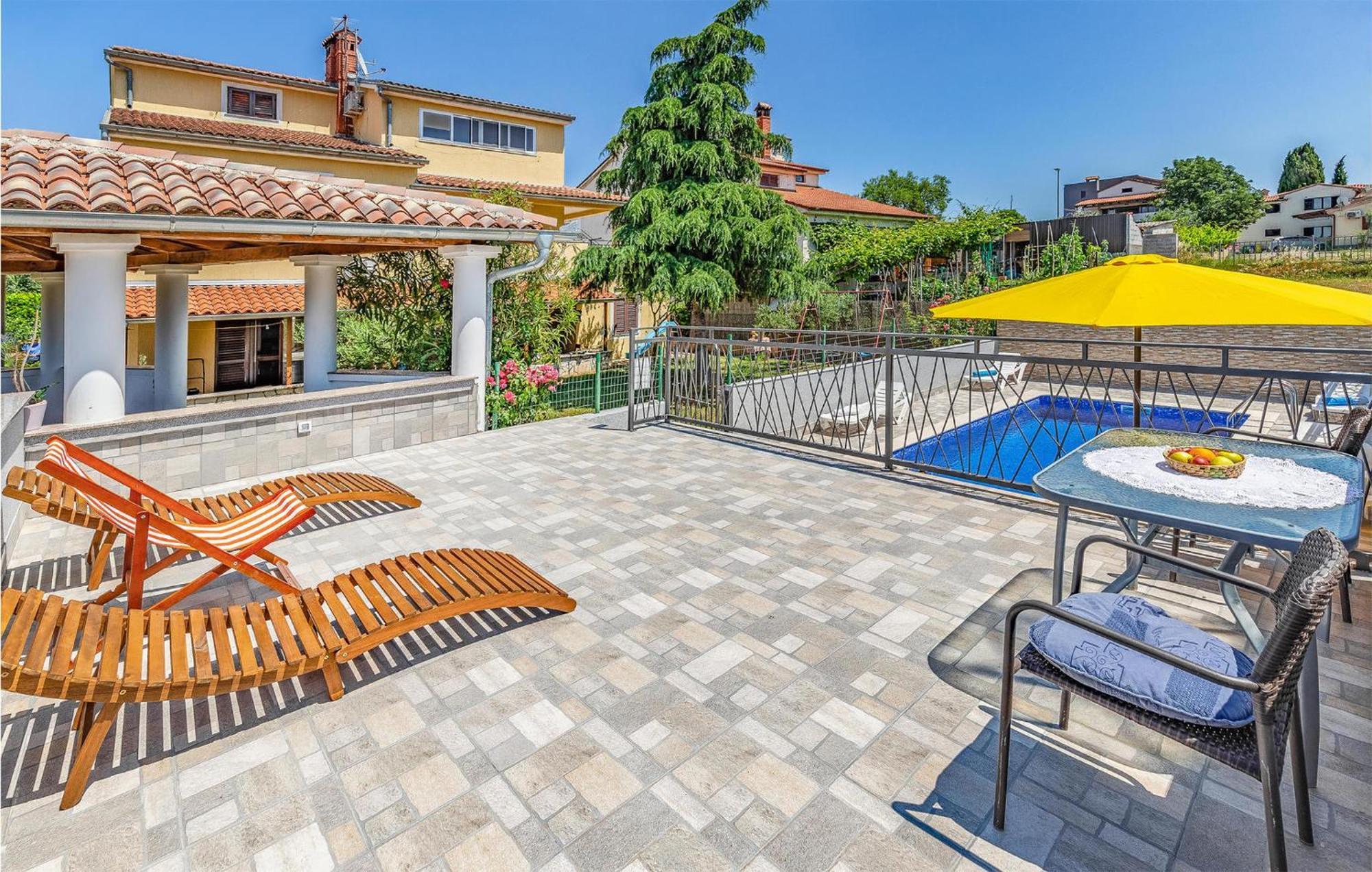 Apartment Lovely In With Wifi Pula